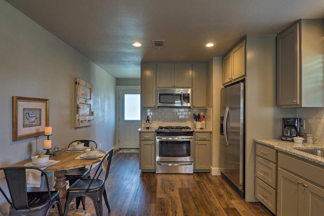 Cozy Home Blocks To Georgetown Square And Su! Exterior photo